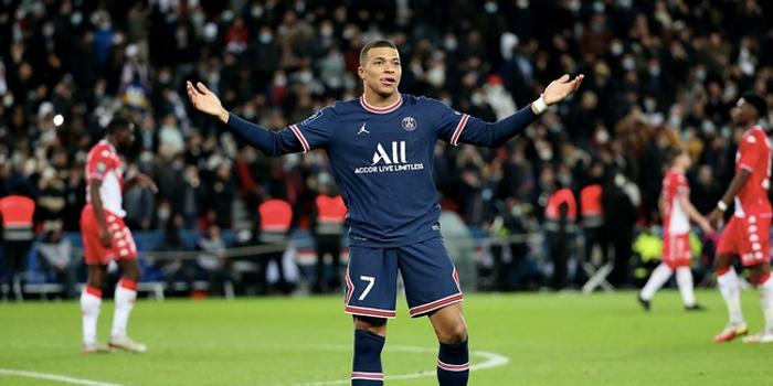  姆巴佩梅开二度助球队取胜，法甲射手榜强势登顶  